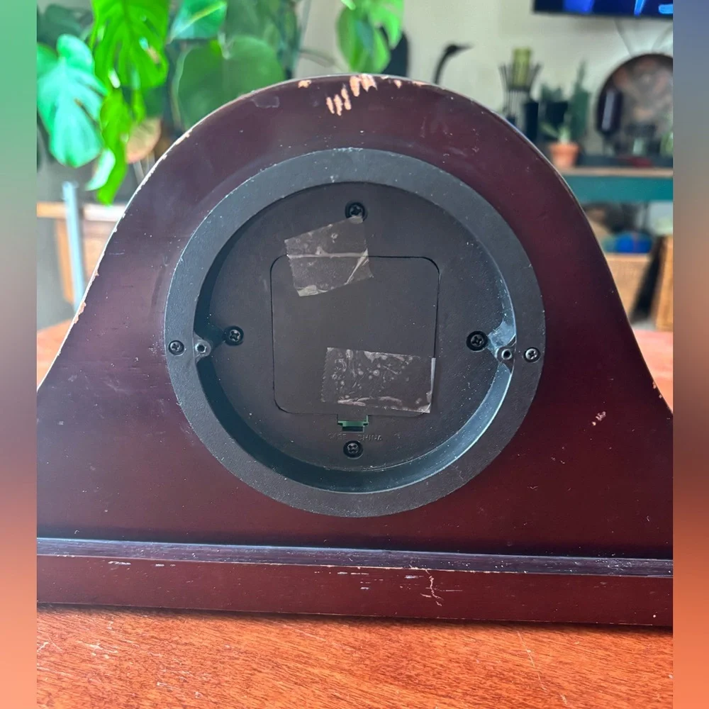 Vintage Ingraham Quartz Mantel Clock with Mahogany Finish. TESTED